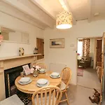 12 Castlegate