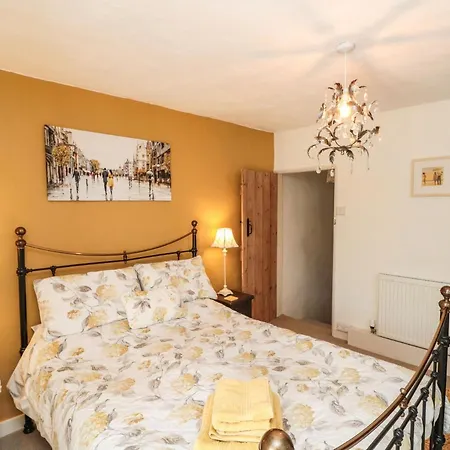 12 Castlegate
